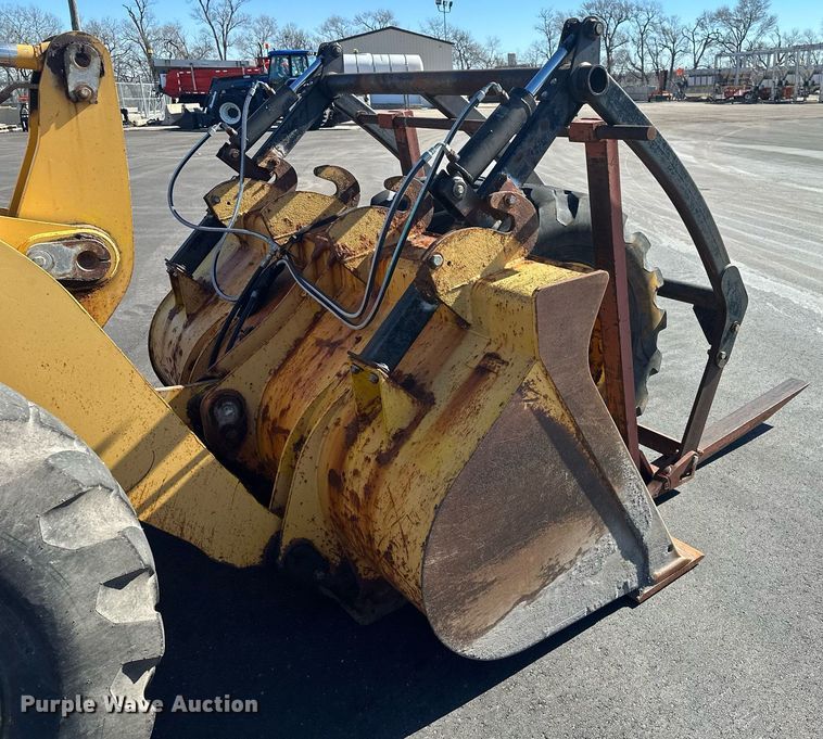 image for item NJ9335 2003 John Deere 444H wheel loader