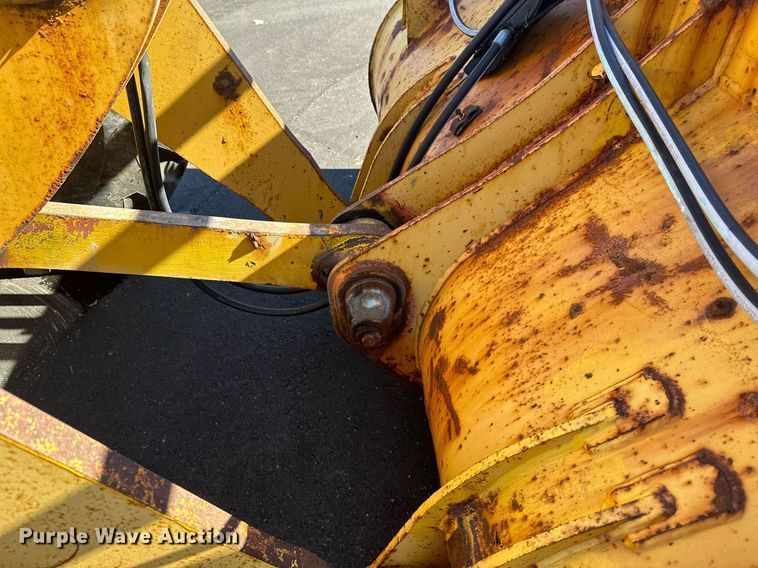 image for item NJ9335 2003 John Deere 444H wheel loader