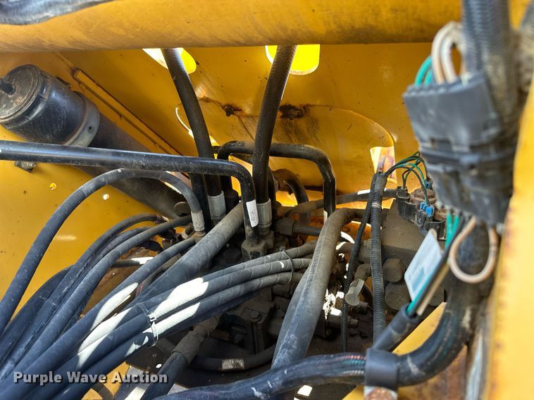 image for item NJ9335 2003 John Deere 444H wheel loader