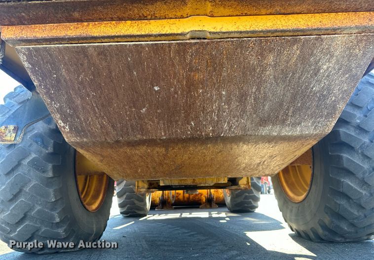 image for item NJ9335 2003 John Deere 444H wheel loader