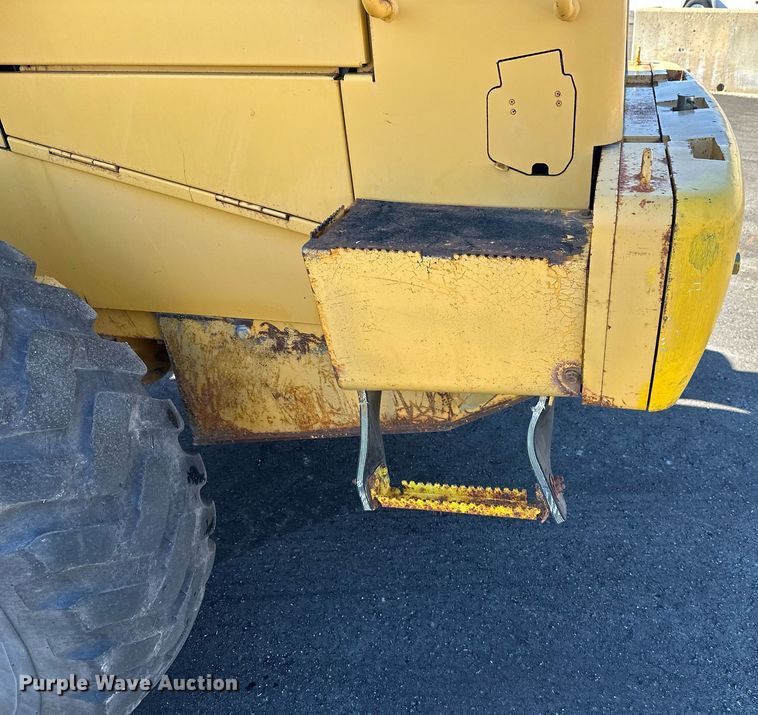 image for item NJ9335 2003 John Deere 444H wheel loader