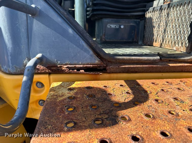 image for item NJ9335 2003 John Deere 444H wheel loader