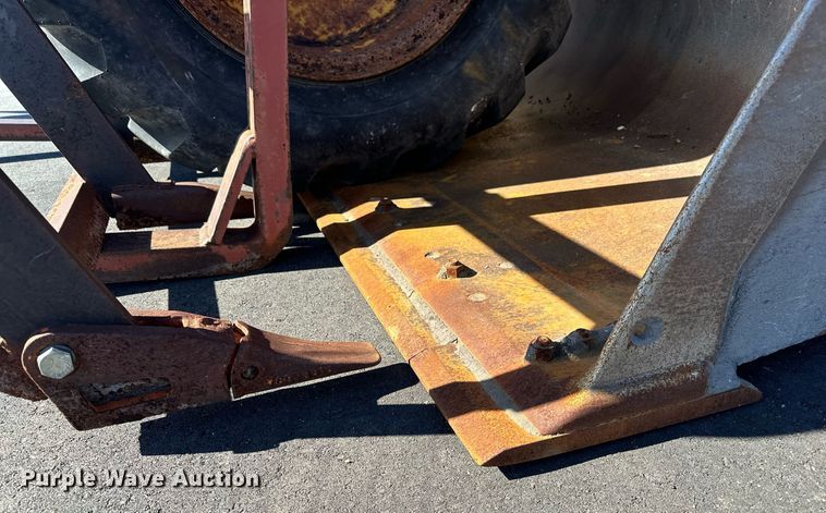 image for item NJ9335 2003 John Deere 444H wheel loader