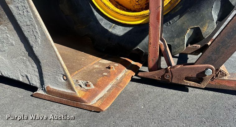 image for item NJ9335 2003 John Deere 444H wheel loader