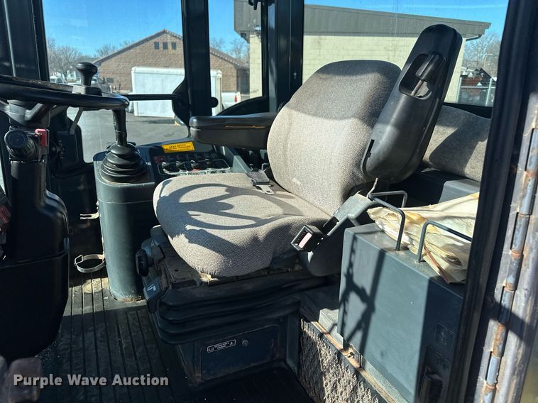 image for item NJ9335 2003 John Deere 444H wheel loader