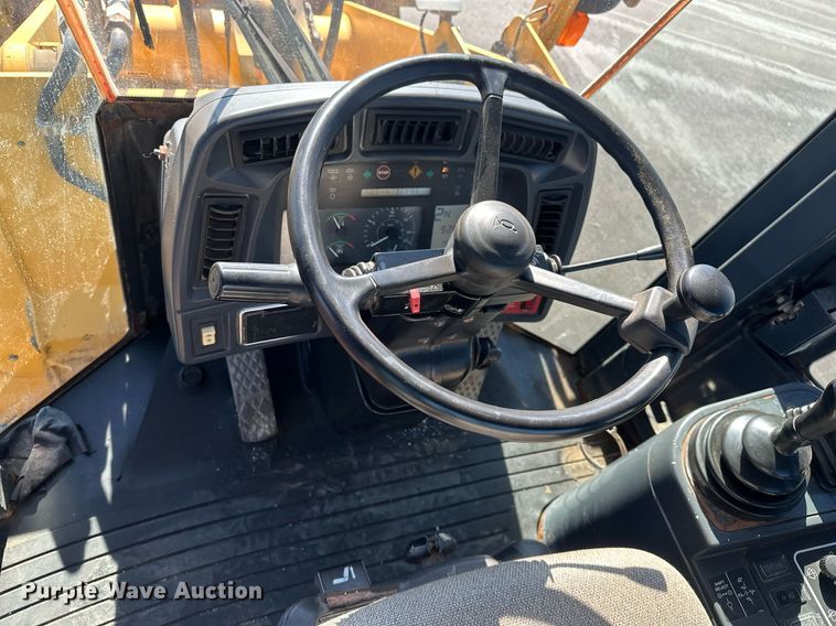 image for item NJ9335 2003 John Deere 444H wheel loader