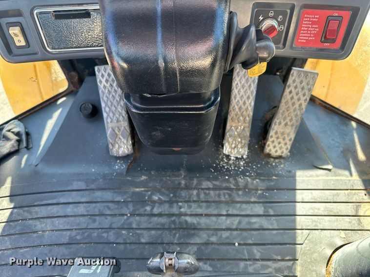 image for item NJ9335 2003 John Deere 444H wheel loader