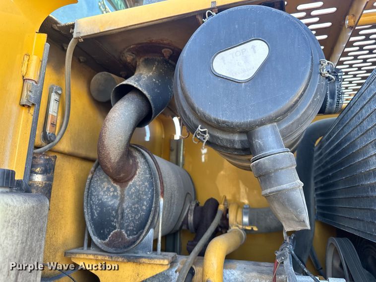 image for item NJ9335 2003 John Deere 444H wheel loader