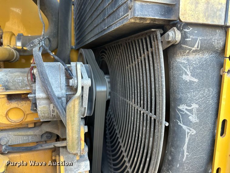 image for item NJ9335 2003 John Deere 444H wheel loader