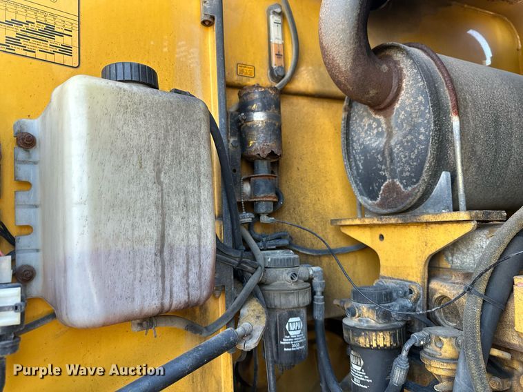 image for item NJ9335 2003 John Deere 444H wheel loader