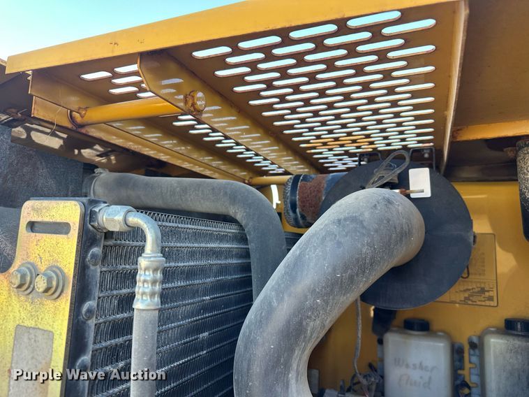 image for item NJ9335 2003 John Deere 444H wheel loader