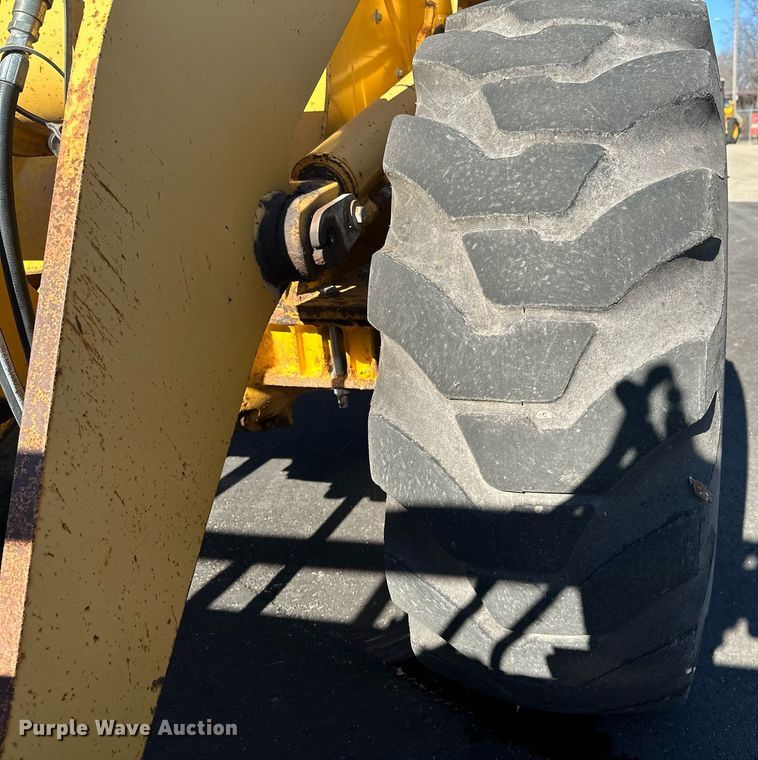 image for item NJ9335 2003 John Deere 444H wheel loader