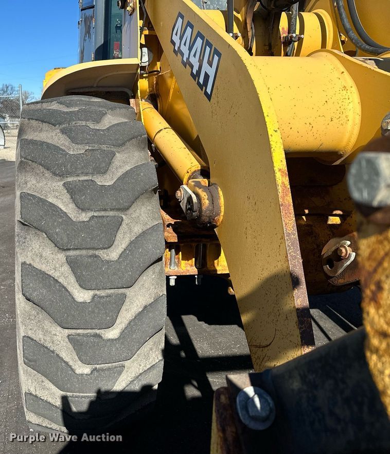 image for item NJ9335 2003 John Deere 444H wheel loader