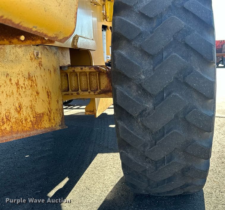 image for item NJ9335 2003 John Deere 444H wheel loader