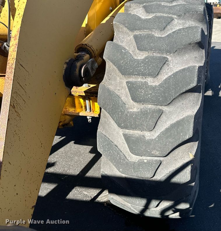 image for item NJ9335 2003 John Deere 444H wheel loader