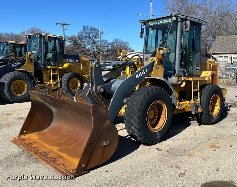 image for item NJ9337 2005 John Deere 444J wheel loader