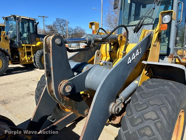 image for item NJ9337 2005 John Deere 444J wheel loader