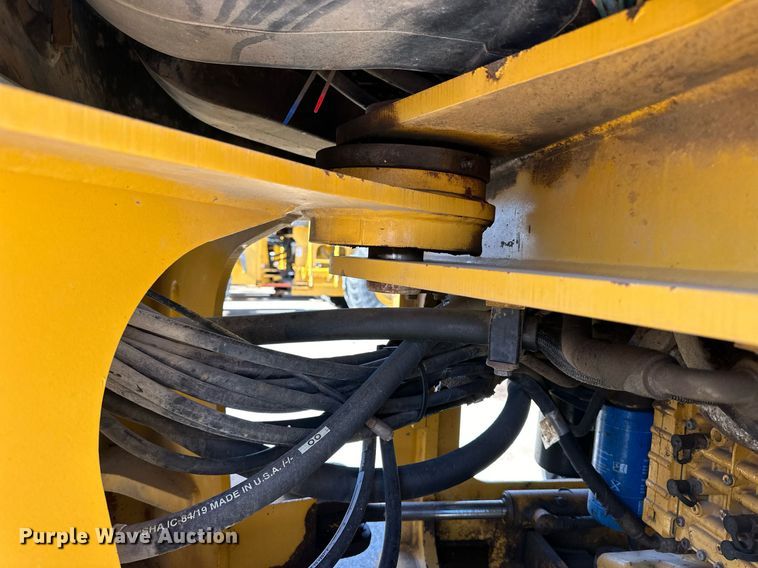 image for item NJ9337 2005 John Deere 444J wheel loader