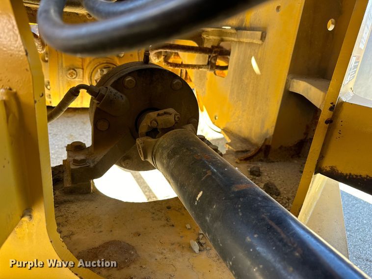 image for item NJ9337 2005 John Deere 444J wheel loader