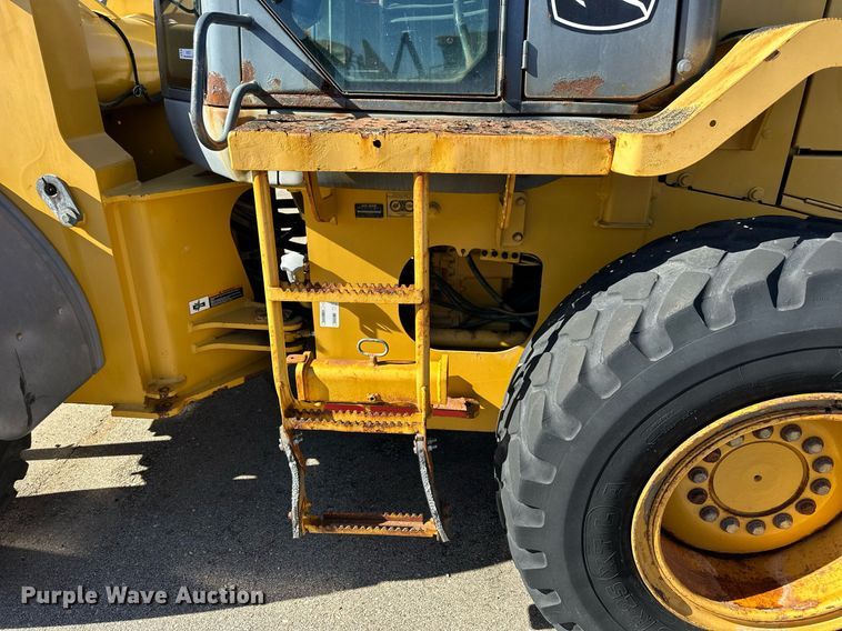 image for item NJ9337 2005 John Deere 444J wheel loader