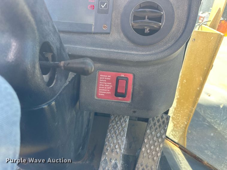 image for item NJ9337 2005 John Deere 444J wheel loader