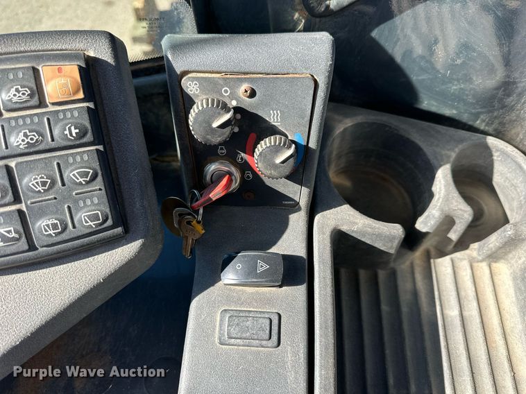 image for item NJ9337 2005 John Deere 444J wheel loader