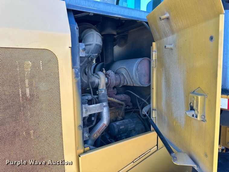 image for item NJ9337 2005 John Deere 444J wheel loader