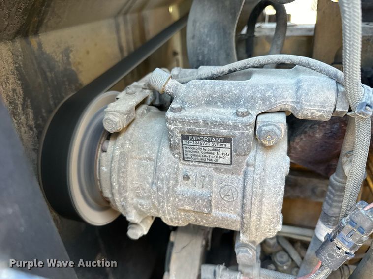 image for item NJ9337 2005 John Deere 444J wheel loader