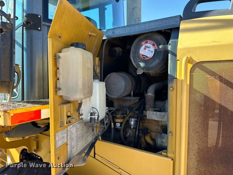 image for item NJ9337 2005 John Deere 444J wheel loader