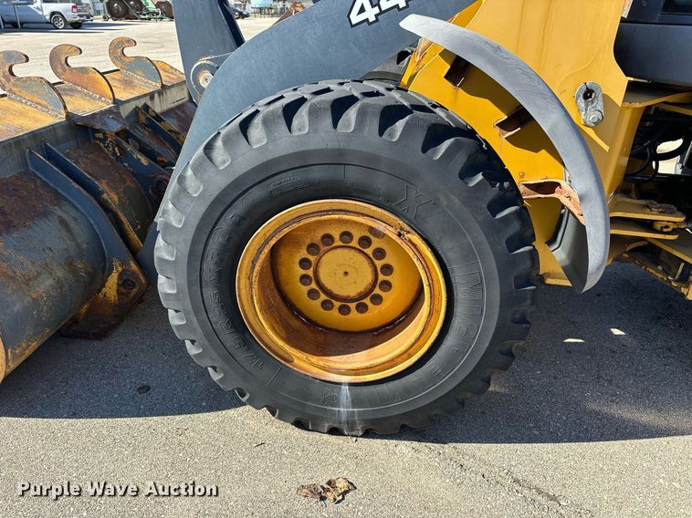 image for item NJ9337 2005 John Deere 444J wheel loader