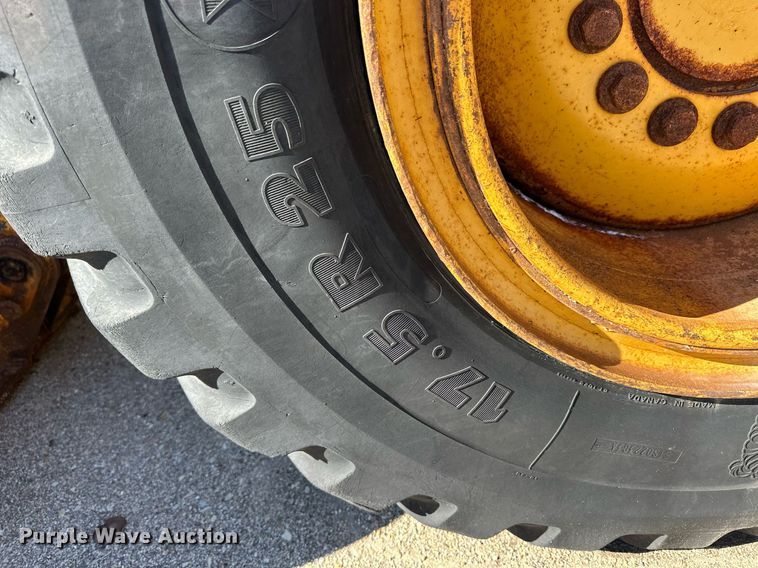 image for item NJ9337 2005 John Deere 444J wheel loader