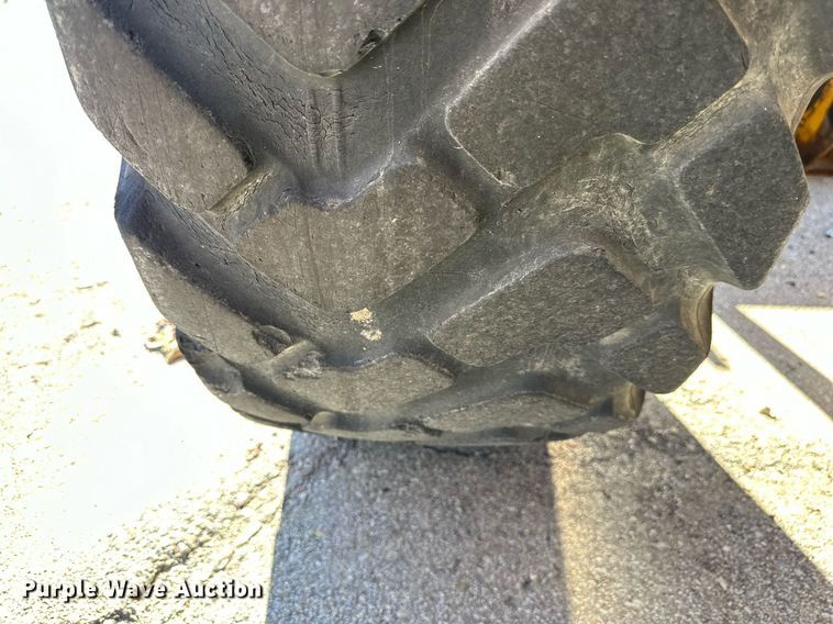 image for item NJ9337 2005 John Deere 444J wheel loader