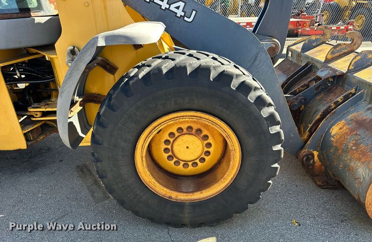 image for item NJ9337 2005 John Deere 444J wheel loader