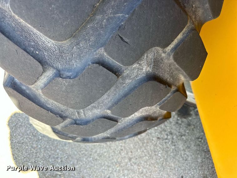 image for item NJ9337 2005 John Deere 444J wheel loader