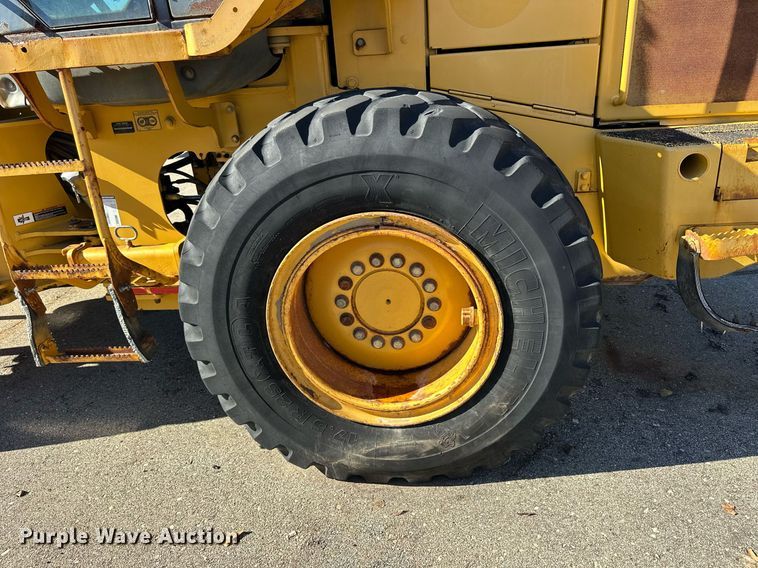 image for item NJ9337 2005 John Deere 444J wheel loader