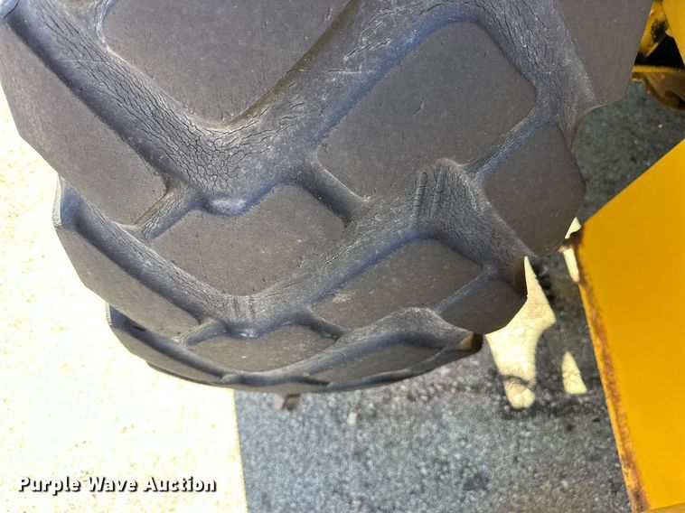 image for item NJ9337 2005 John Deere 444J wheel loader