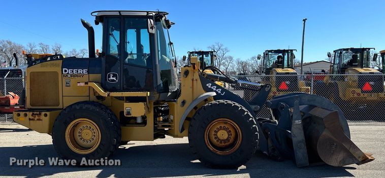 image for item NJ9338 2005 John Deere 444J wheel loader