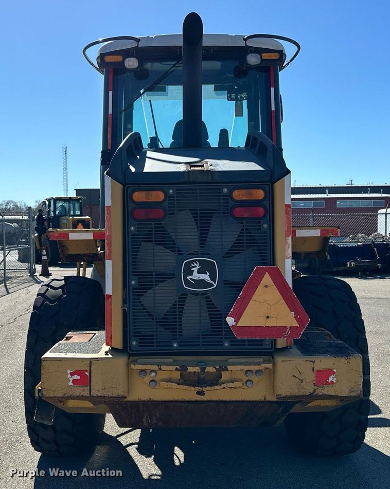 image for item NJ9338 2005 John Deere 444J wheel loader