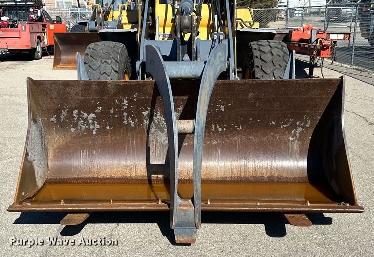 image for item NJ9338 2005 John Deere 444J wheel loader