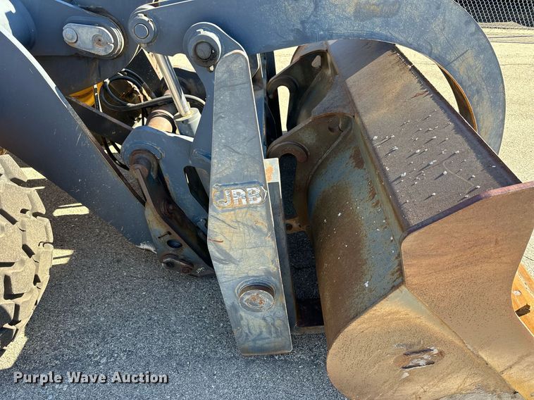 image for item NJ9338 2005 John Deere 444J wheel loader