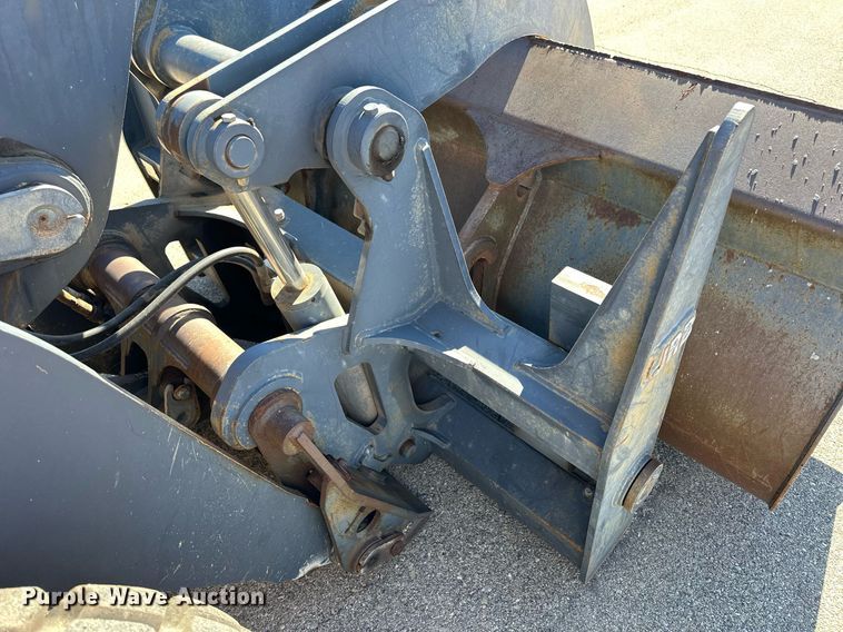 image for item NJ9338 2005 John Deere 444J wheel loader