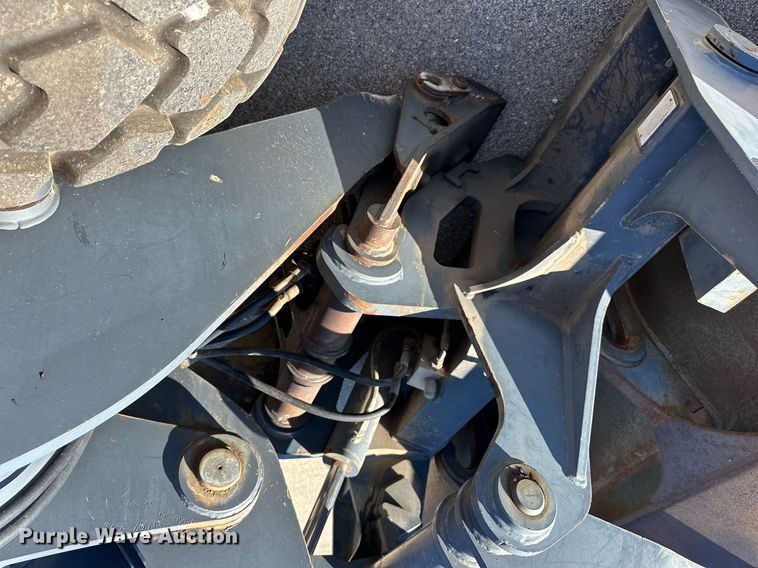 image for item NJ9338 2005 John Deere 444J wheel loader