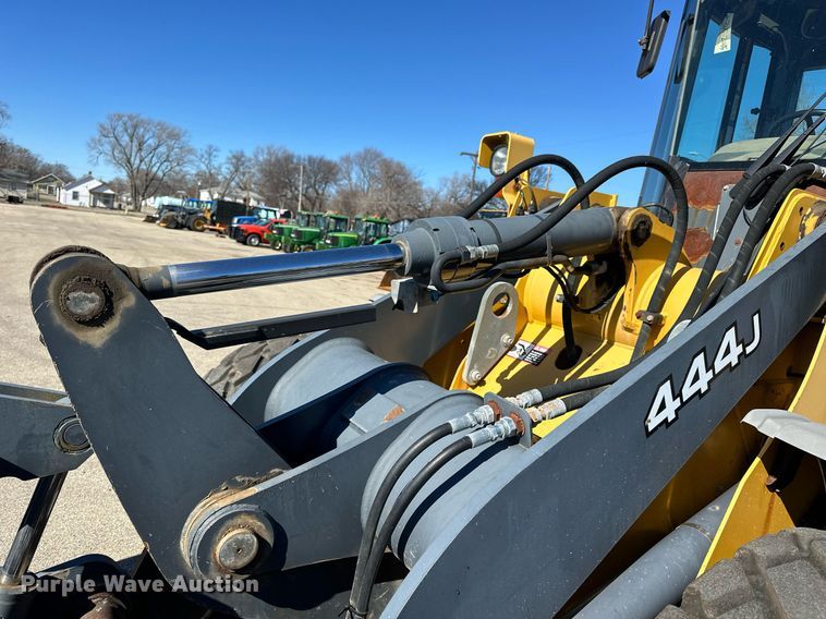 image for item NJ9338 2005 John Deere 444J wheel loader