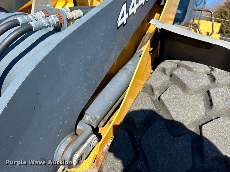 image for item NJ9338 2005 John Deere 444J wheel loader