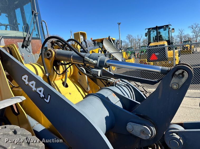 image for item NJ9338 2005 John Deere 444J wheel loader