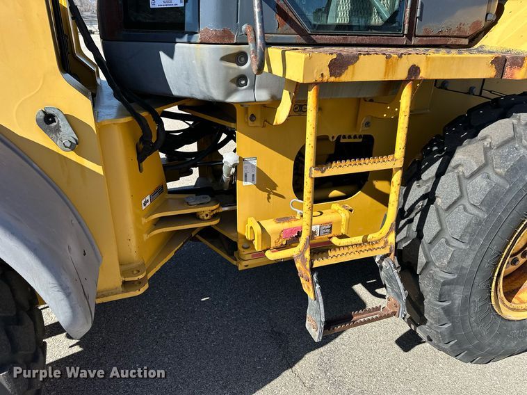 image for item NJ9338 2005 John Deere 444J wheel loader