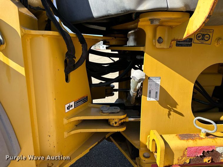 image for item NJ9338 2005 John Deere 444J wheel loader