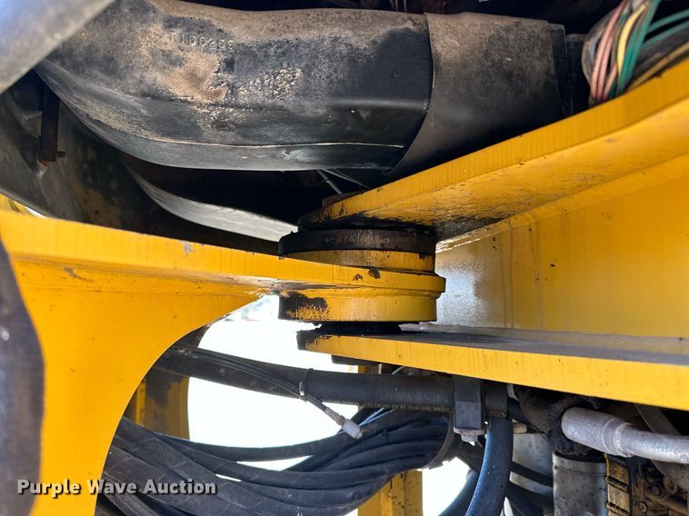 image for item NJ9338 2005 John Deere 444J wheel loader