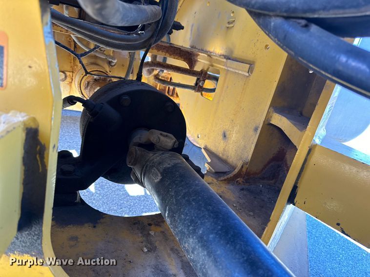 image for item NJ9338 2005 John Deere 444J wheel loader