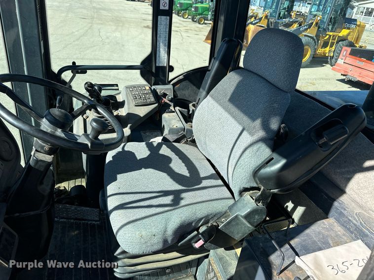 image for item NJ9338 2005 John Deere 444J wheel loader